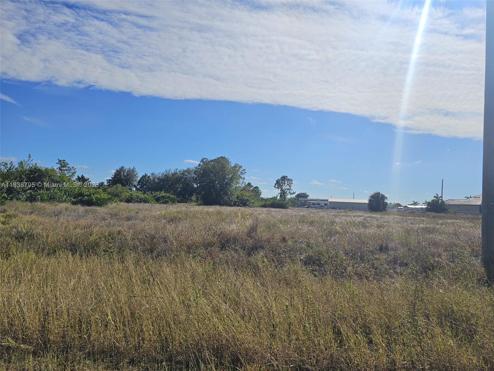 Charm & quiet 1.25 lot on Wheeler subdivision, in Labelle. One of the the few places in Florida where you can enjoy the peaceful enchanted breeze of the Country live and with just a short drive, it can be combined with to the City, River and West Coast Beach lifestyle.
The lot is partially clean and ready for culvers. Surrounded by new constructed homes and small farms. No HOA, No Flood Zone, No Wetlands in (to be confirmed through your own diligence). It could be the perfect place for your Family Memories in Florida.