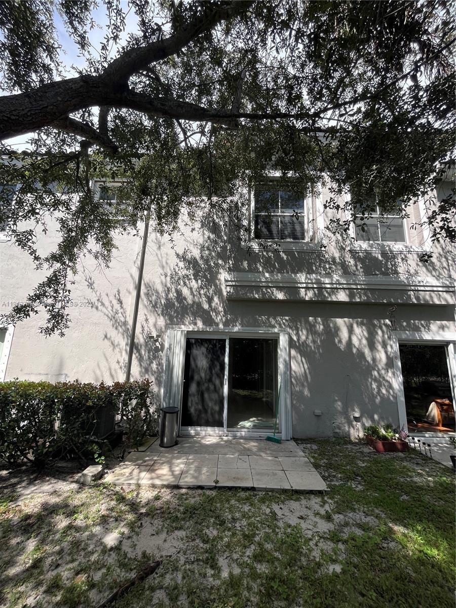 LAS TERRAZAS AT VIZCAYA - Residential Lease