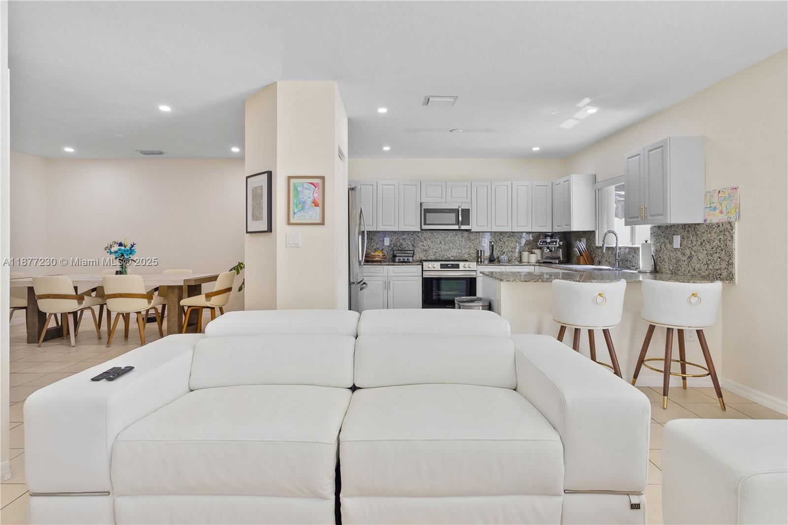 FOREST LAKE PARADISE - Residential