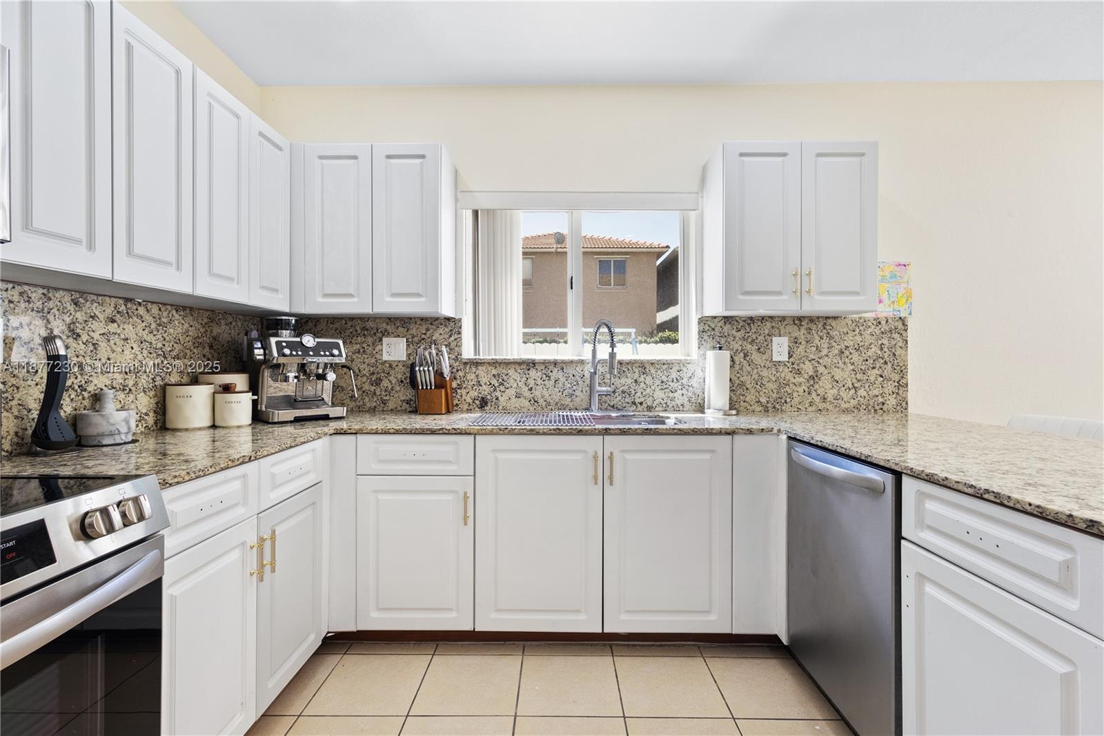 FOREST LAKE PARADISE - Residential