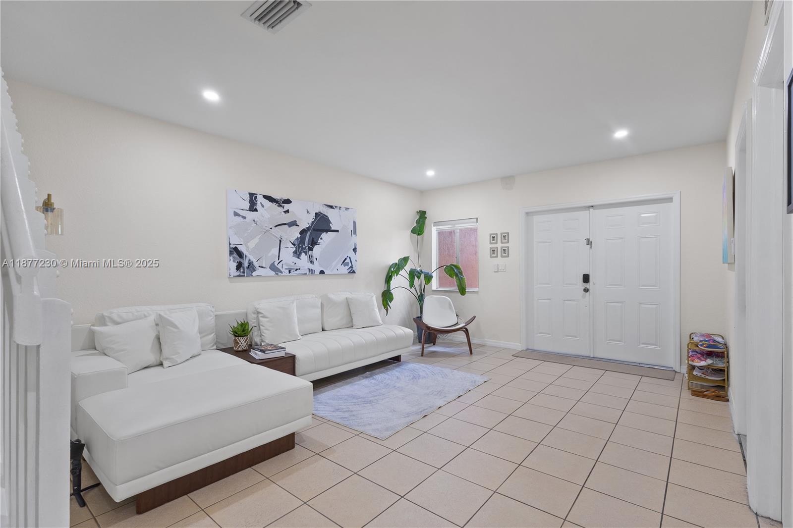 FOREST LAKE PARADISE - Residential