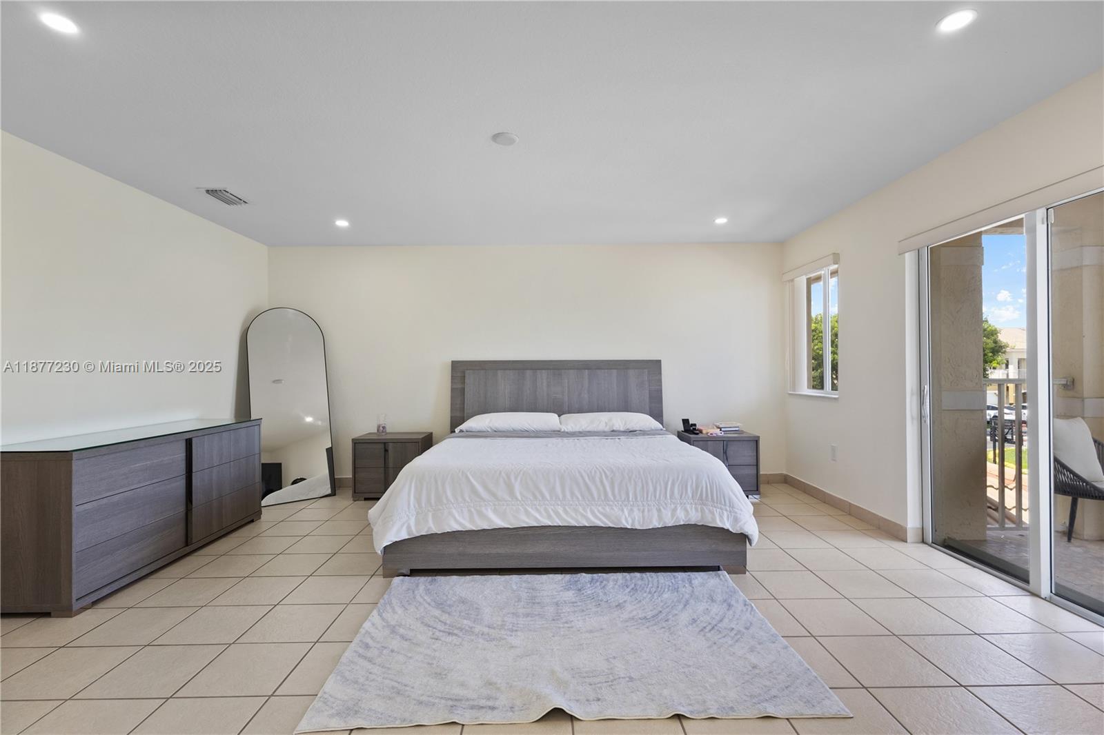 FOREST LAKE PARADISE - Residential