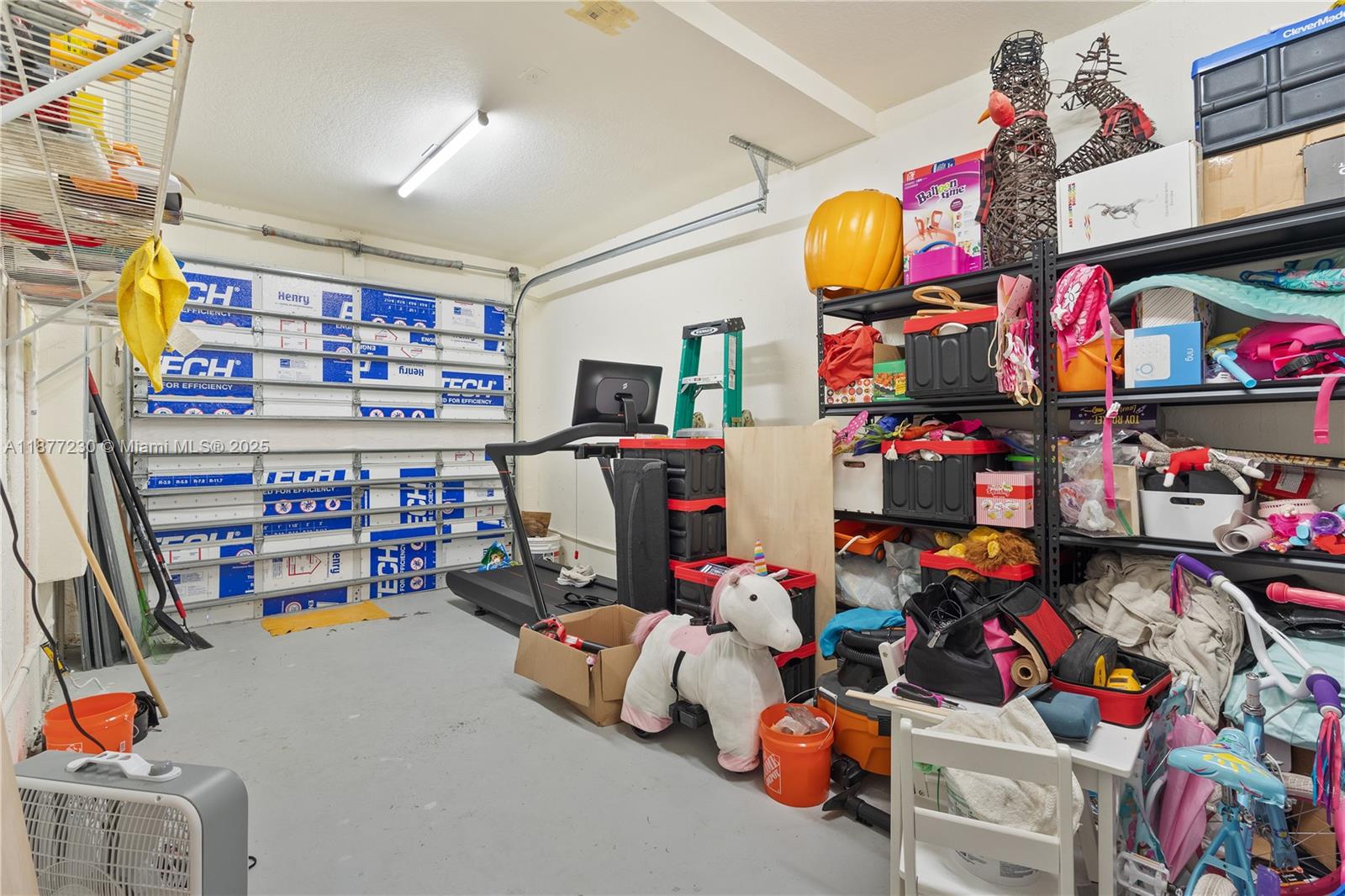 FOREST LAKE PARADISE - Residential