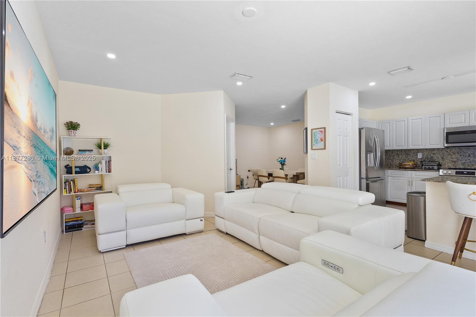 FOREST LAKE PARADISE - Residential