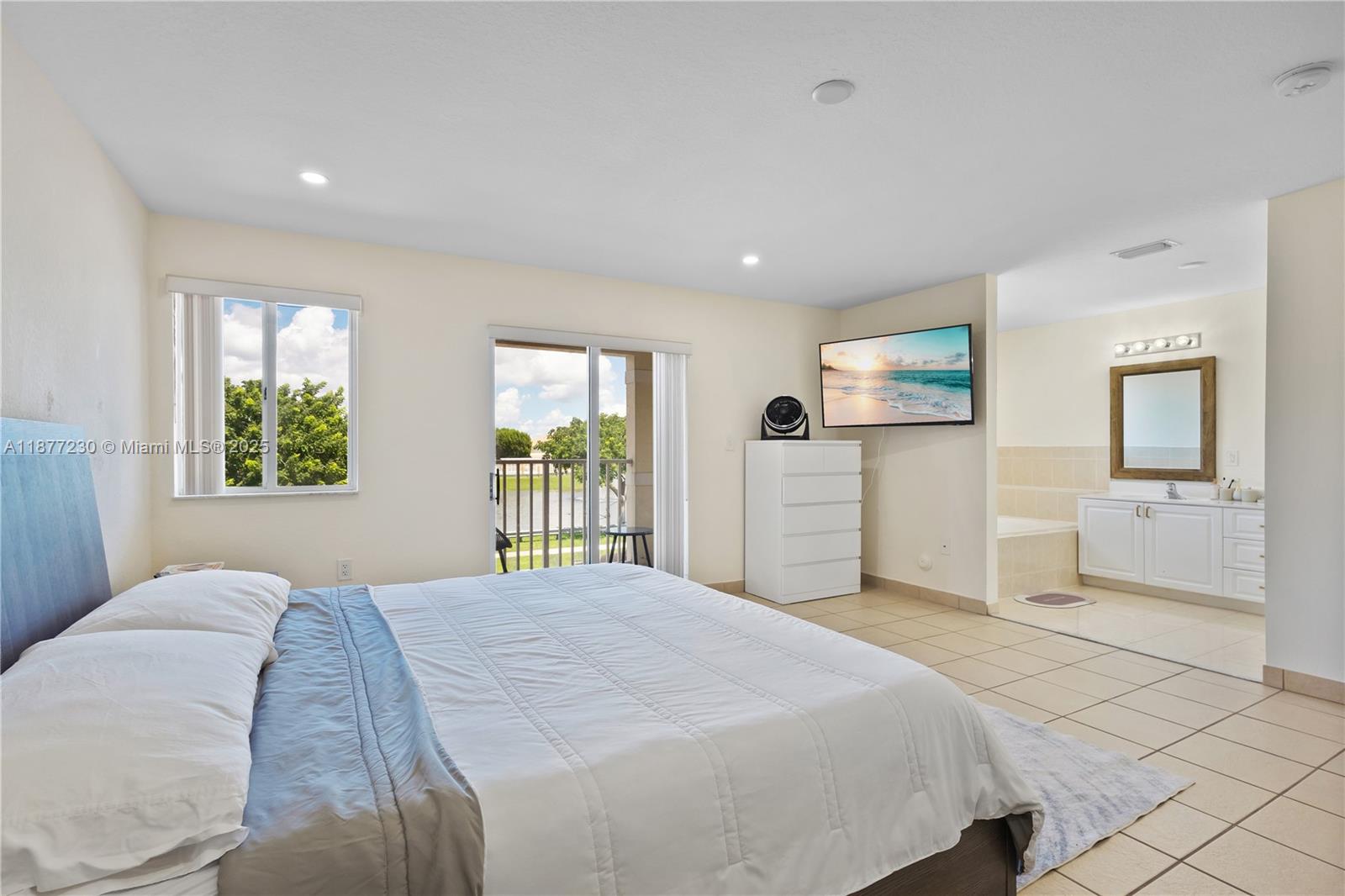 FOREST LAKE PARADISE - Residential