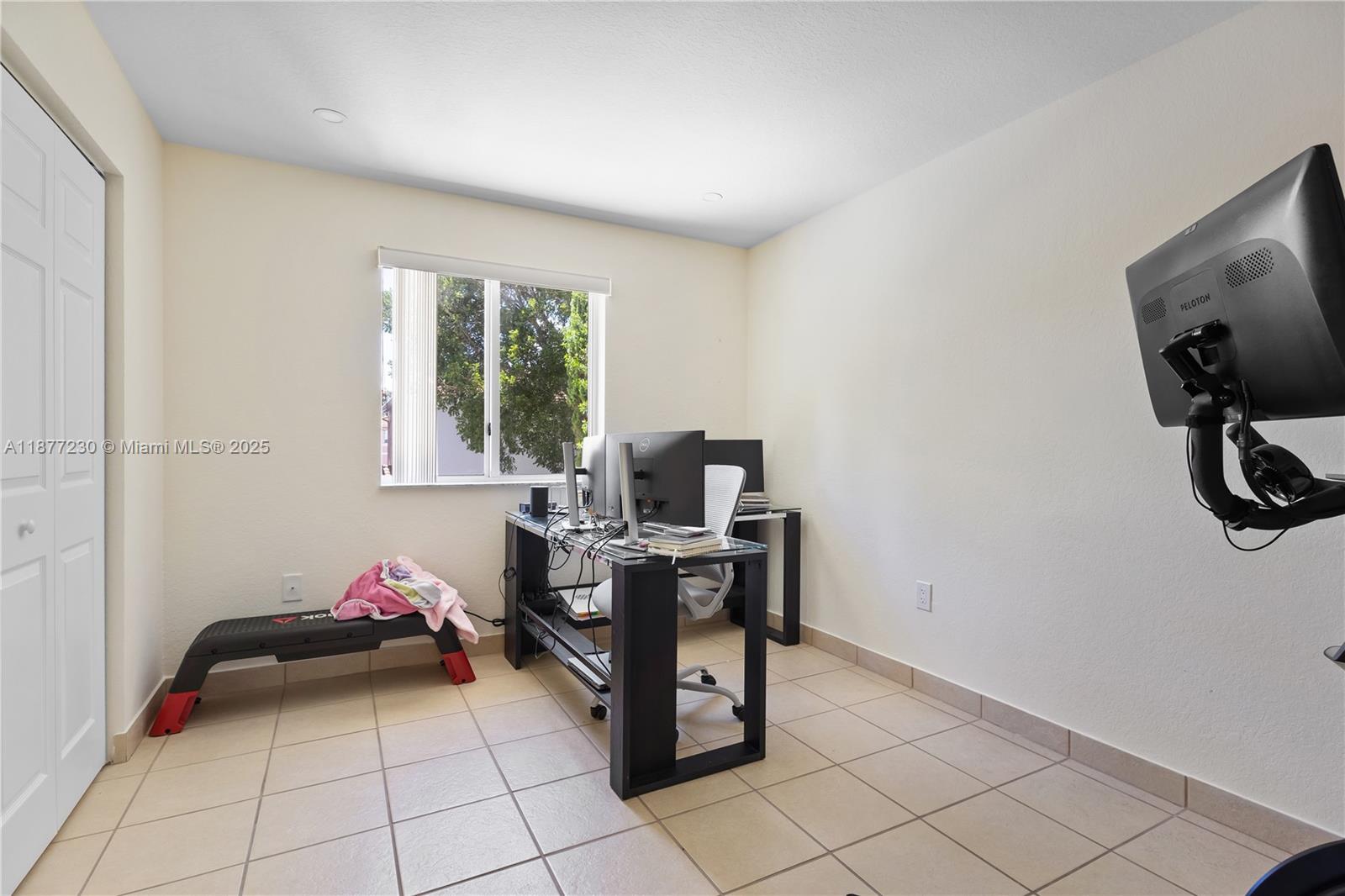 FOREST LAKE PARADISE - Residential