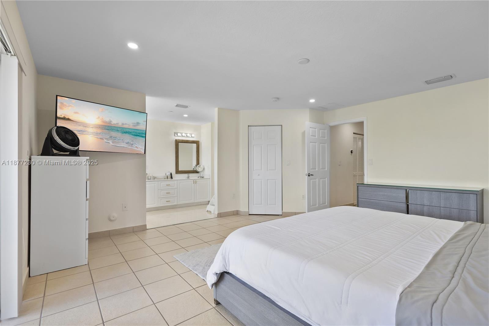 FOREST LAKE PARADISE - Residential