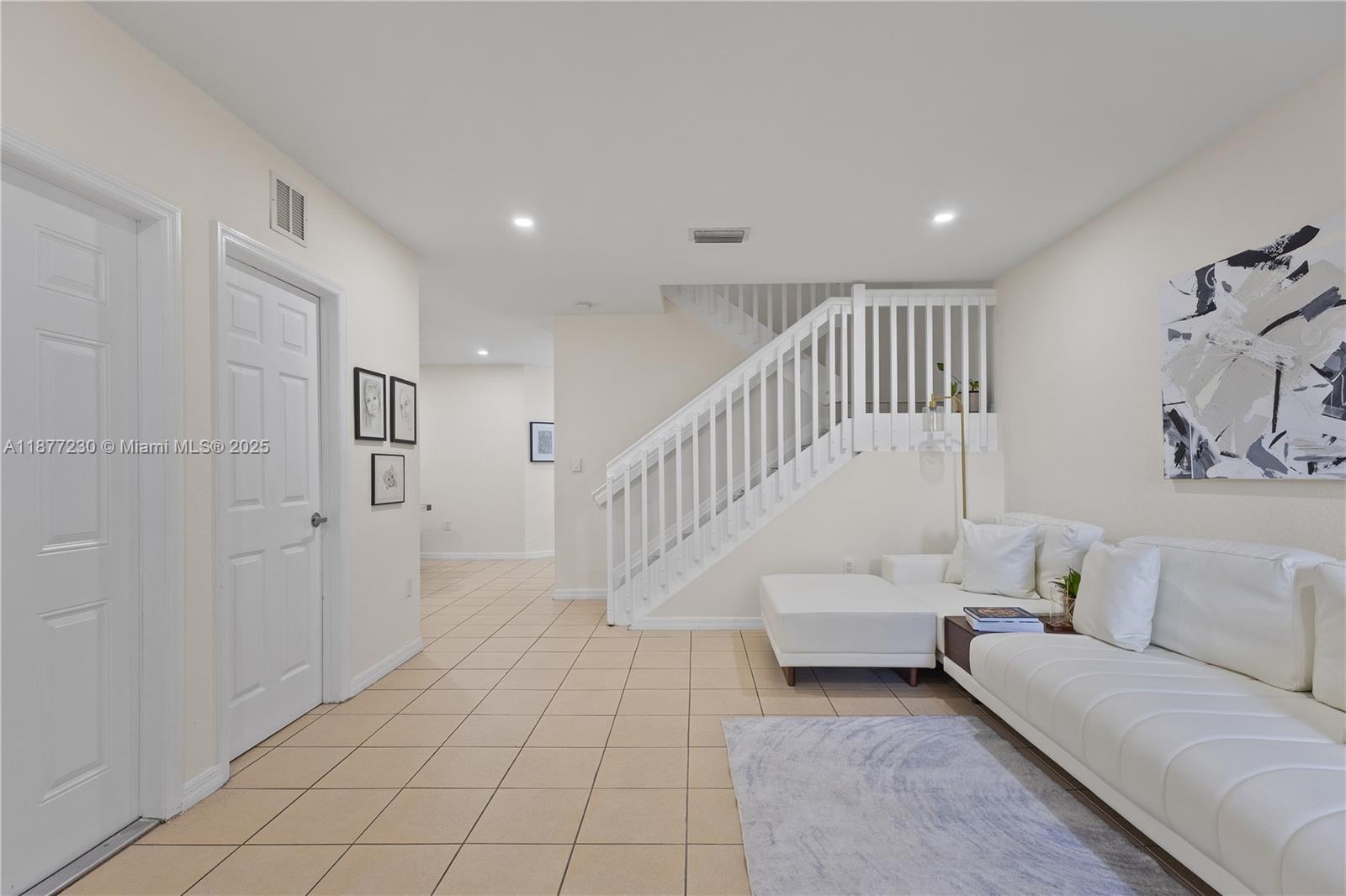 FOREST LAKE PARADISE - Residential