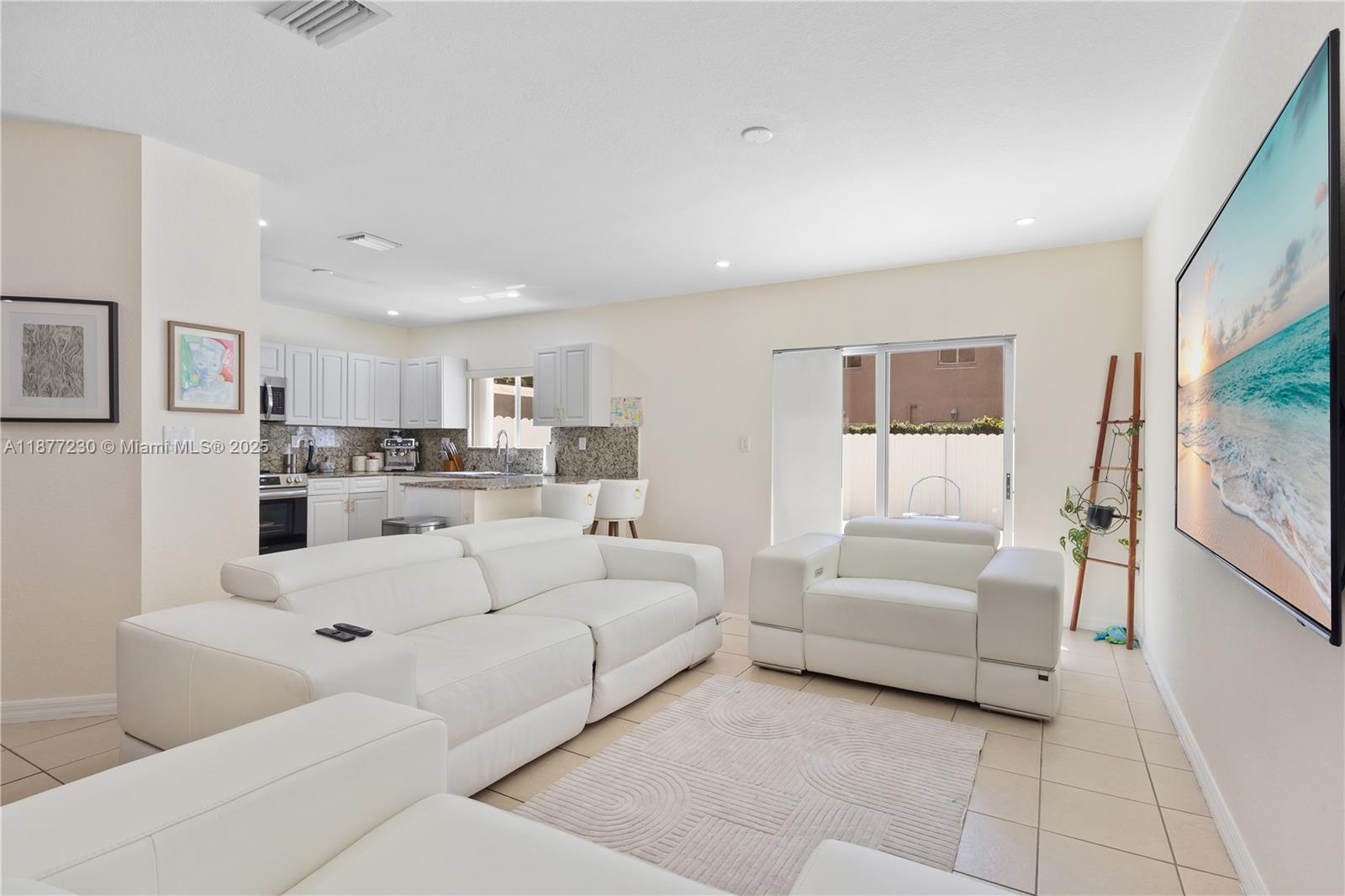 FOREST LAKE PARADISE - Residential