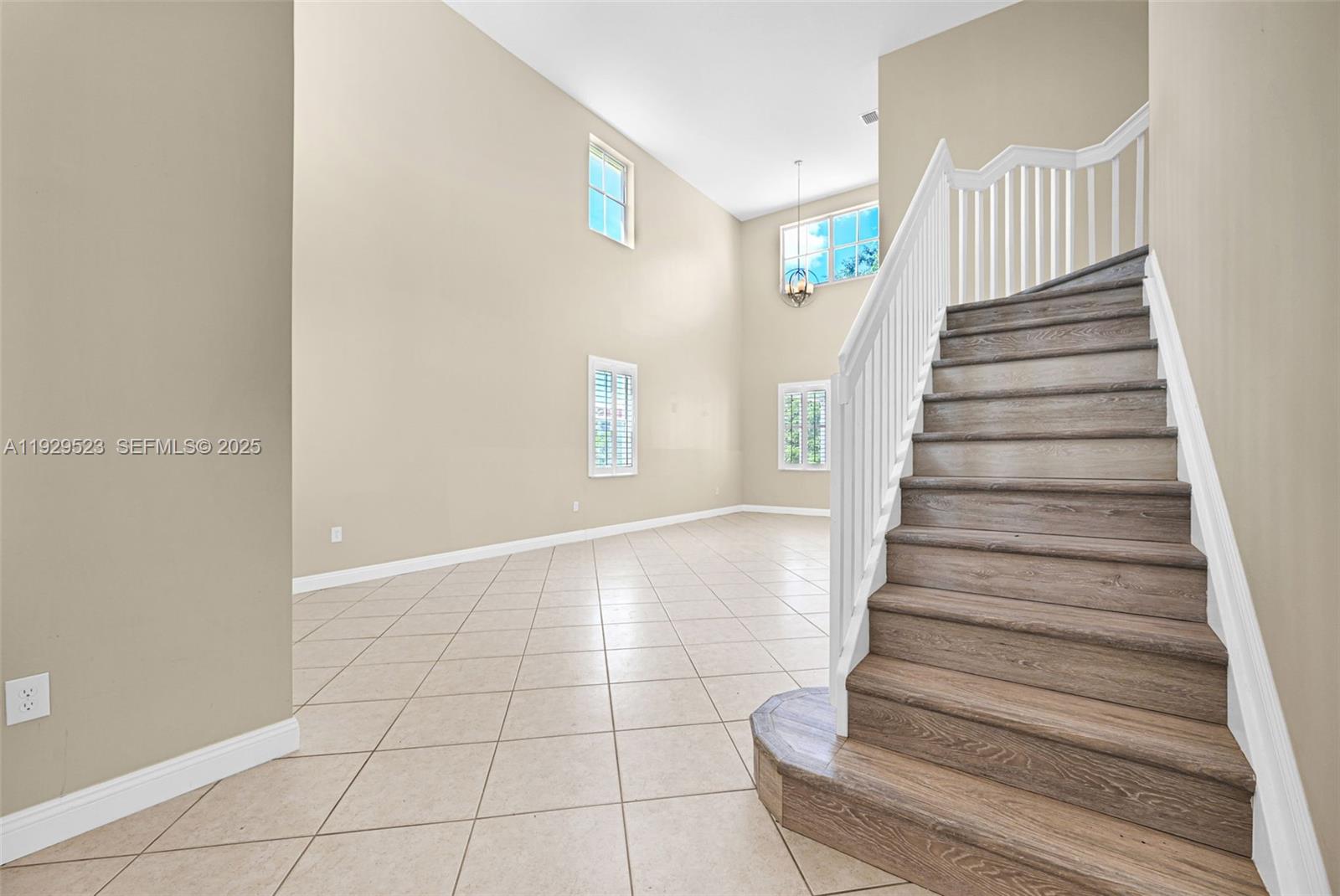 POD 6 AT MONARCH LAKES - Residential Lease