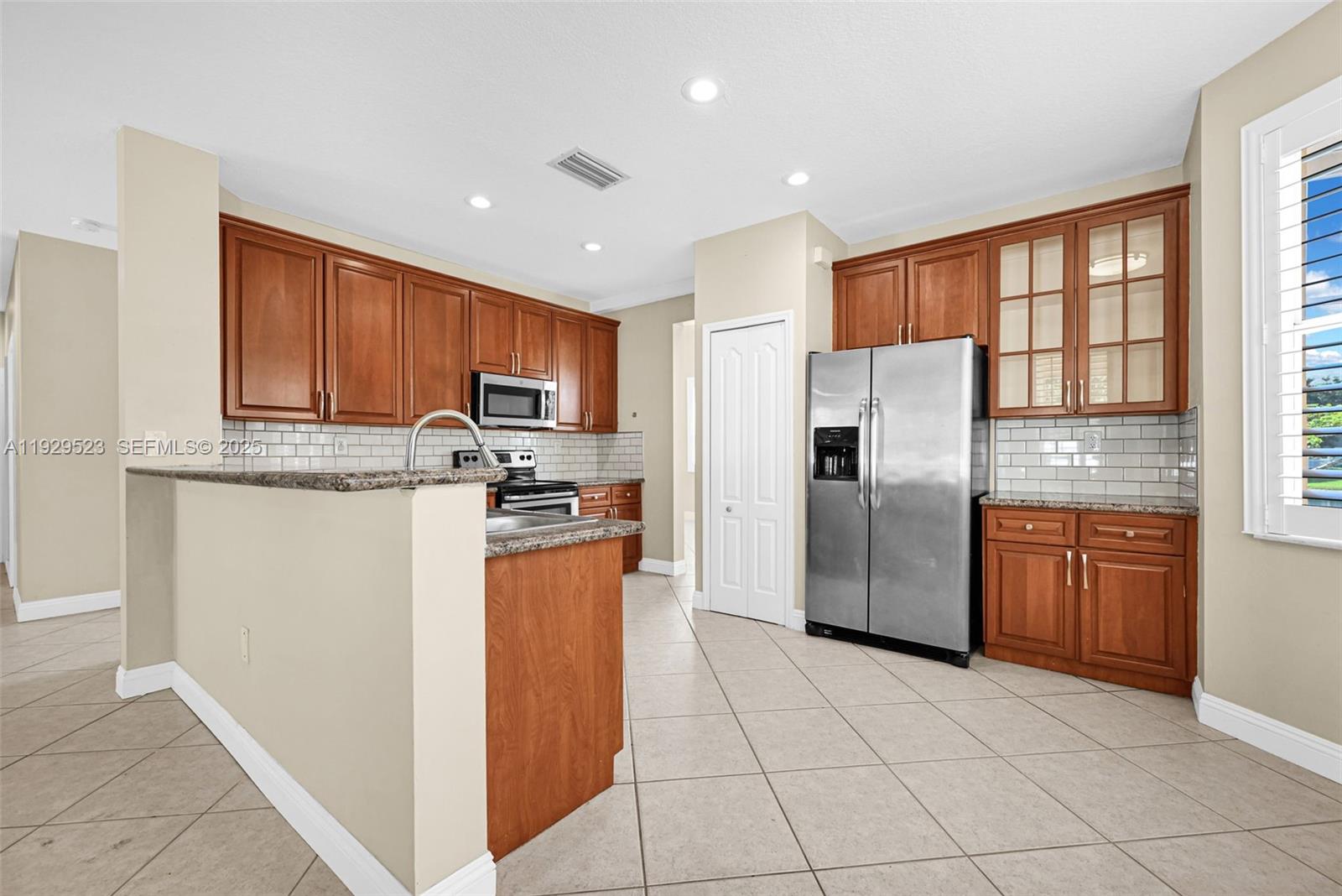 POD 6 AT MONARCH LAKES - Residential Lease