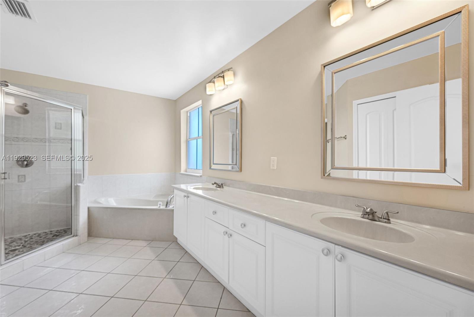 POD 6 AT MONARCH LAKES - Residential Lease