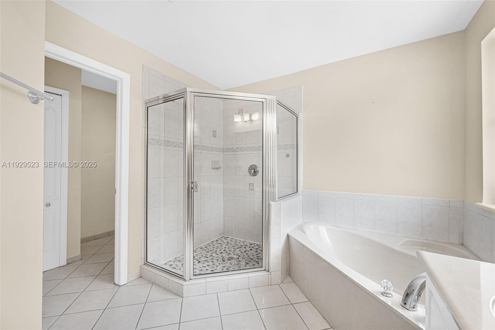 POD 6 AT MONARCH LAKES - Residential Lease