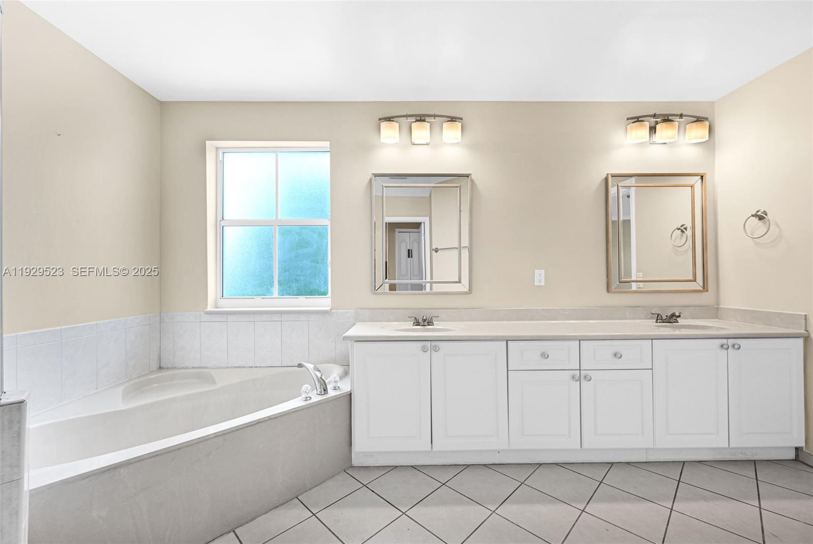 POD 6 AT MONARCH LAKES - Residential Lease