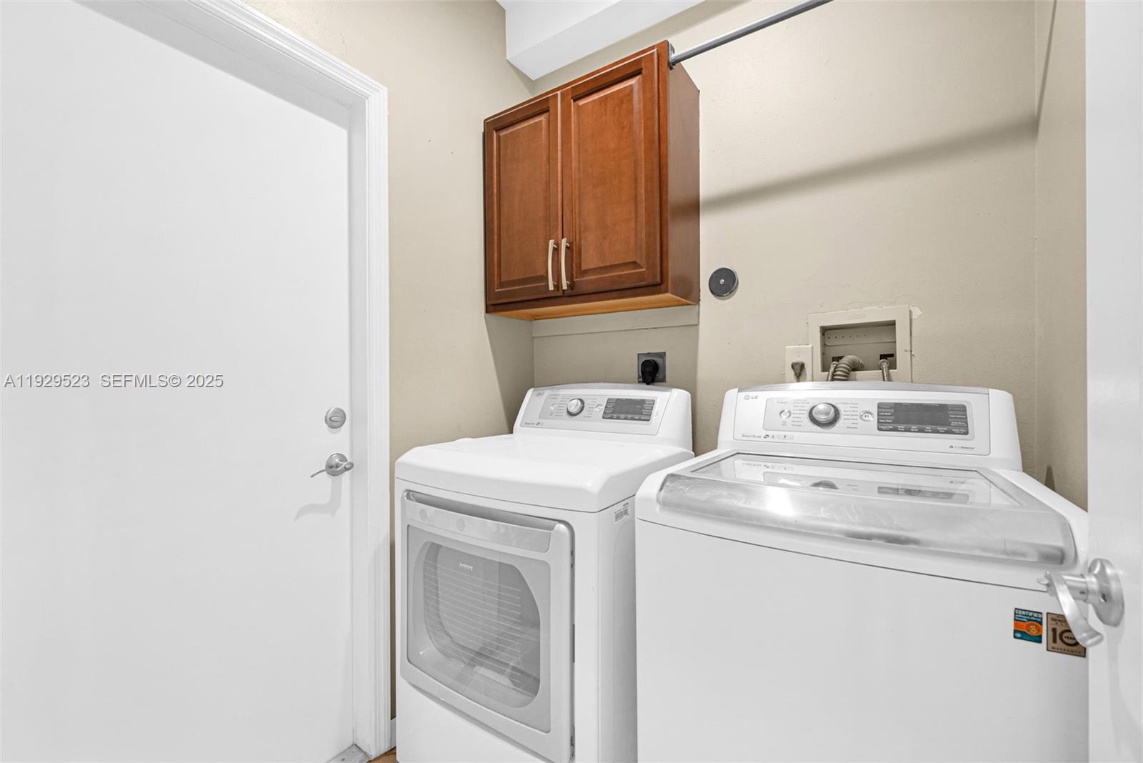 POD 6 AT MONARCH LAKES - Residential Lease