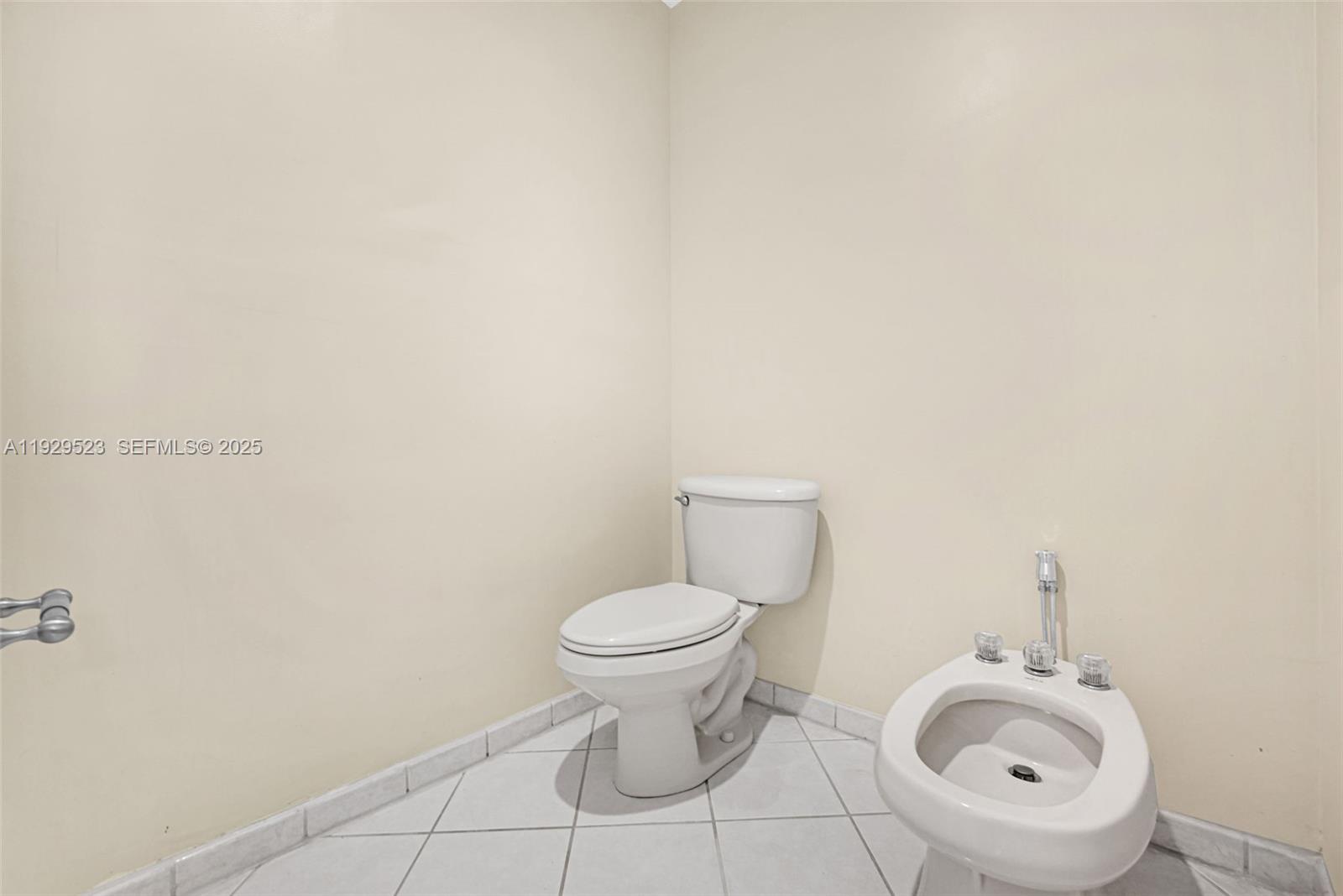 POD 6 AT MONARCH LAKES - Residential Lease