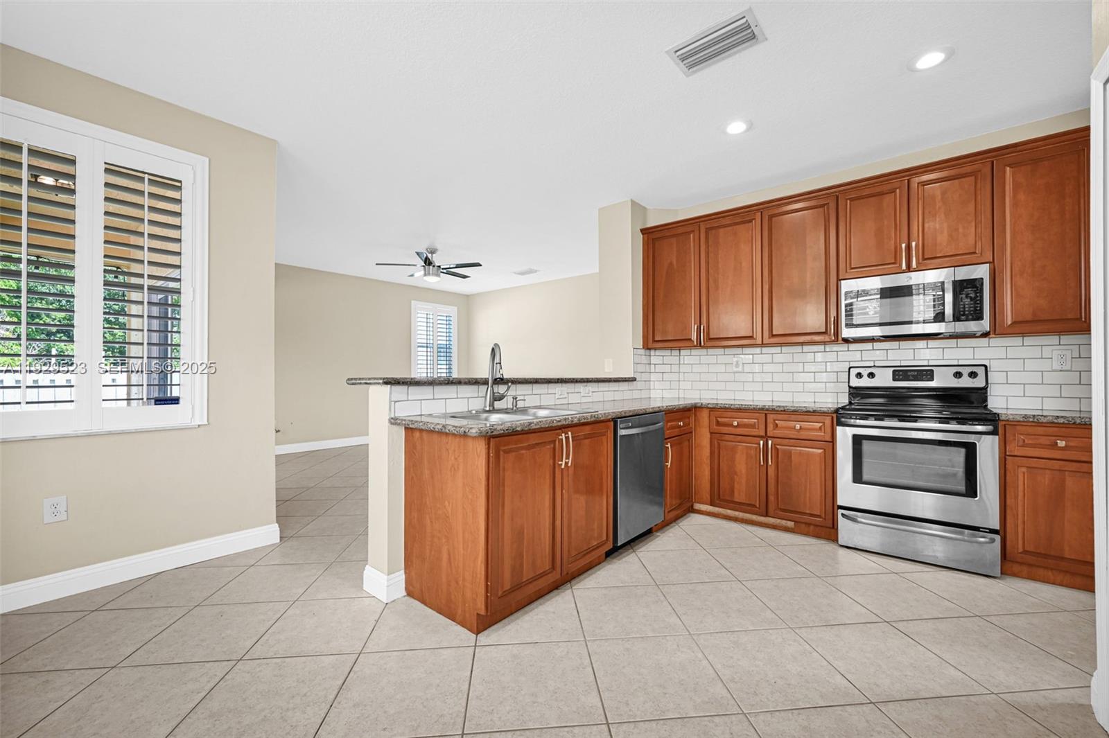 POD 6 AT MONARCH LAKES - Residential Lease