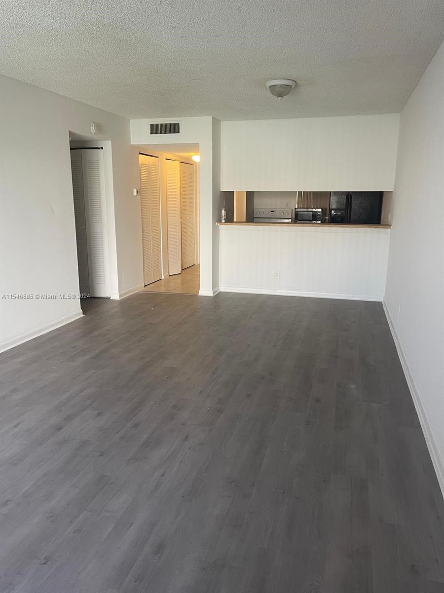GREAT UNIT IN GREAT CONDITION. POOL IN COMPLEX. CLOSE TO HIGHWAYS. LAUNDRY IN SAME FLOOR. PERFECT FOR INVESTORS. UNIT IS RENTED UNTIL SEPTEMBER 2024 PAYING $1.750 A MONTH TO GREAT TENANTS SINCE 2022. AS PER OWNER REQUEST SHOWINGS ONLY WITH WRITTEN OFFER.