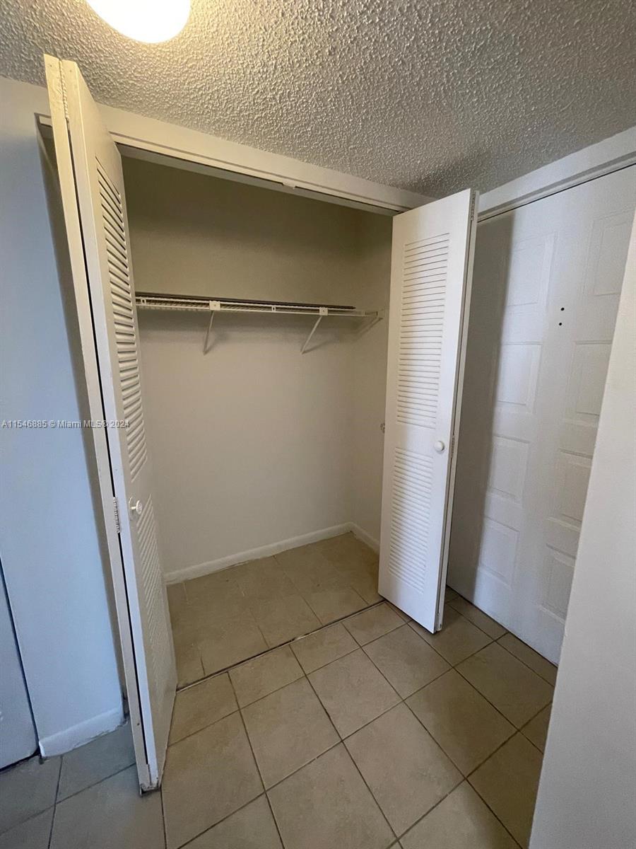 LAKESHORE AT UNIVERSITY P - Residential