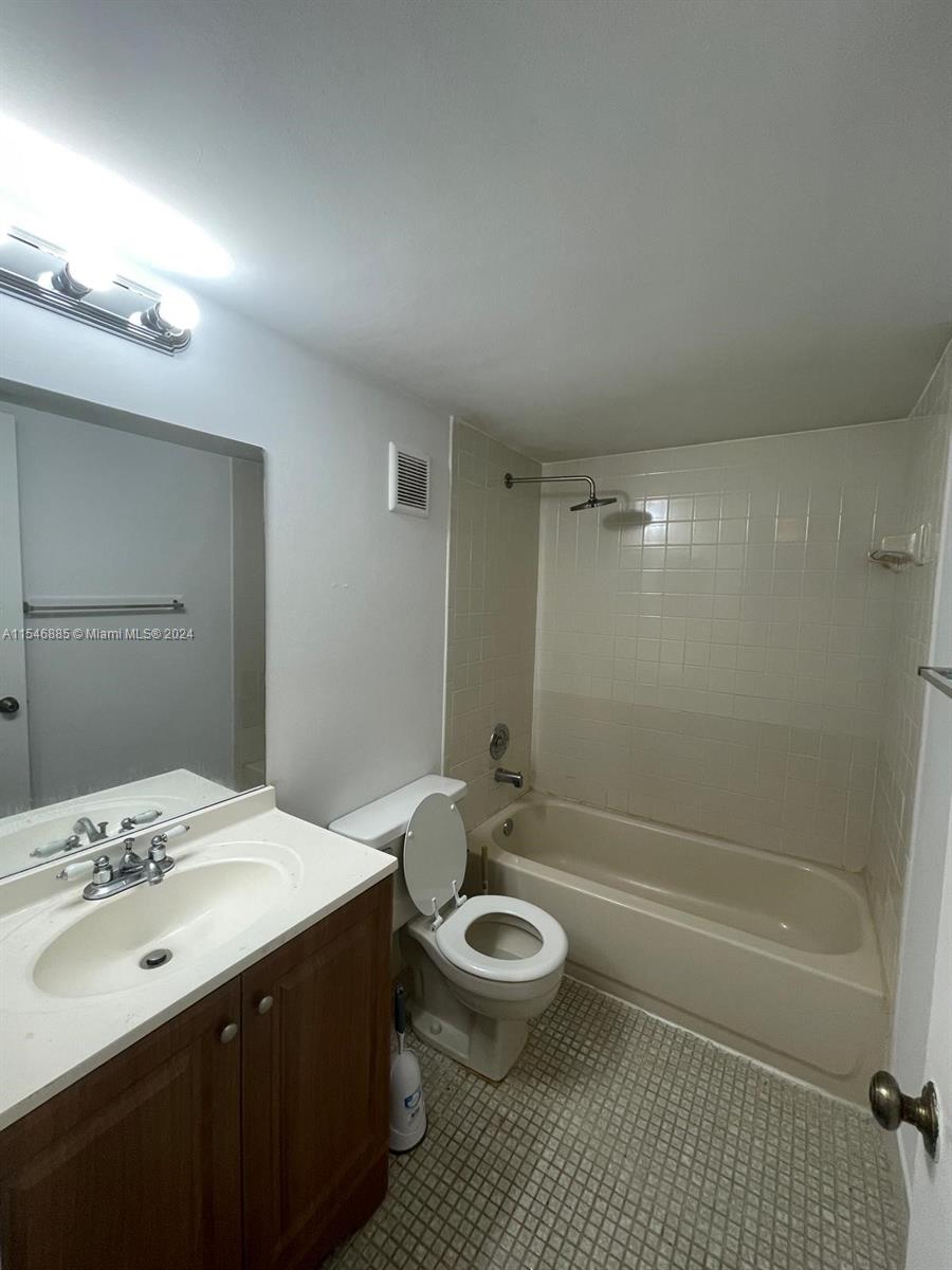 LAKESHORE AT UNIVERSITY P - Residential