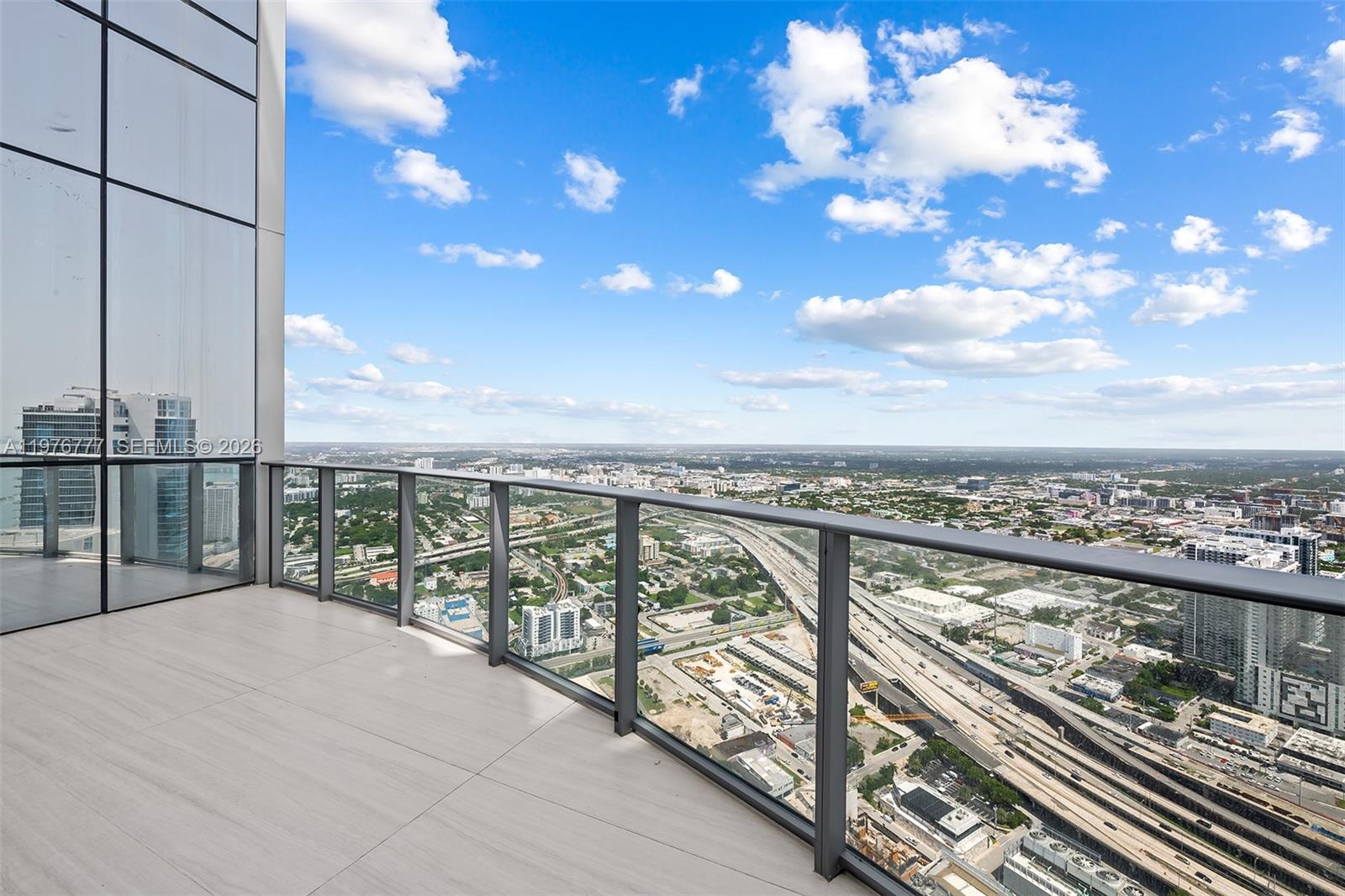 PARAMOUNT MIAMI WORLDCENT - Residential Lease