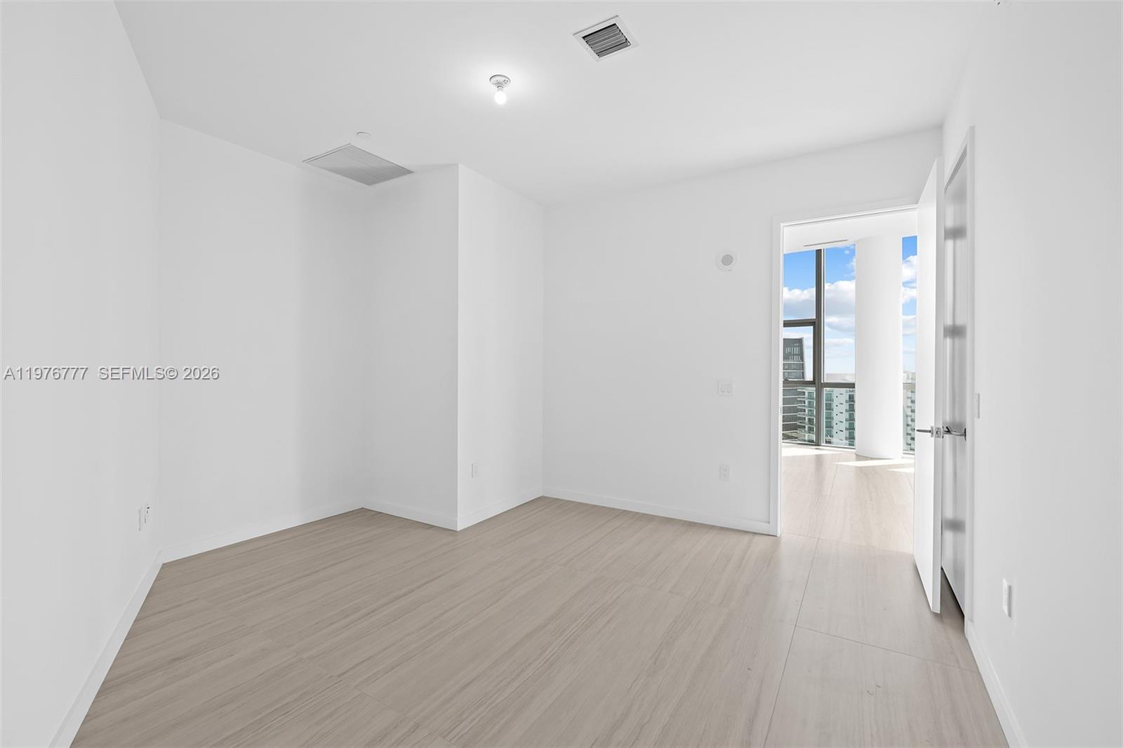 PARAMOUNT MIAMI WORLDCENT - Residential Lease