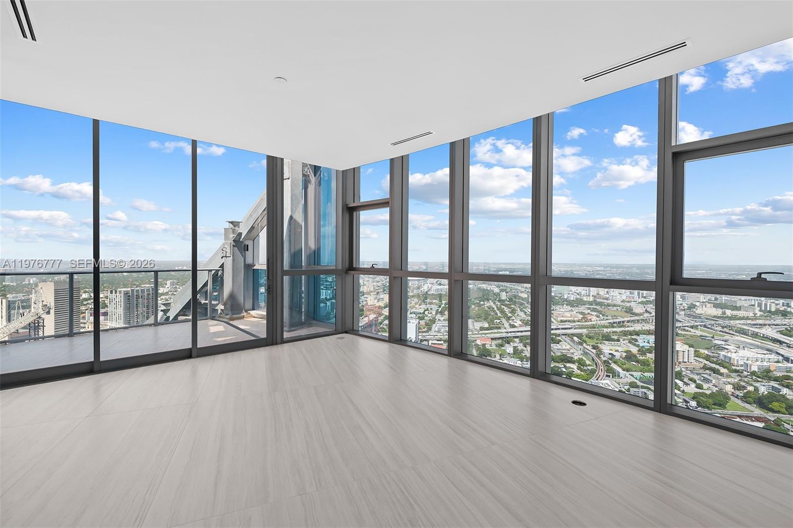 PARAMOUNT MIAMI WORLDCENT - Residential Lease