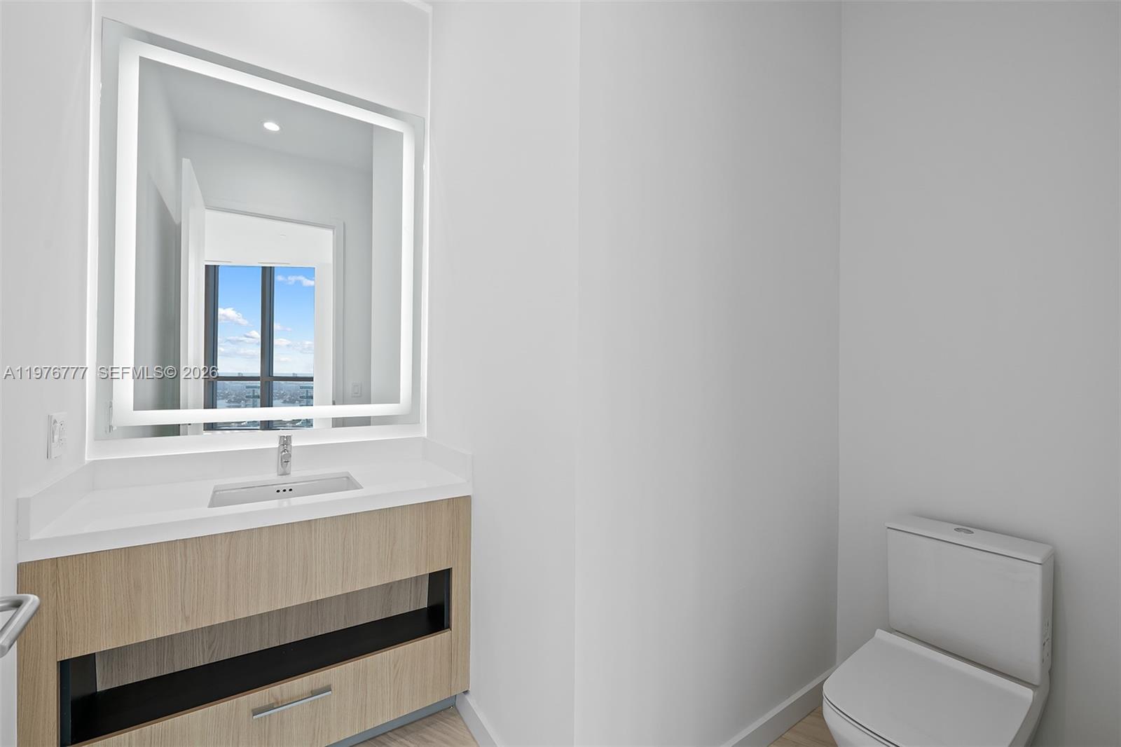 PARAMOUNT MIAMI WORLDCENT - Residential Lease