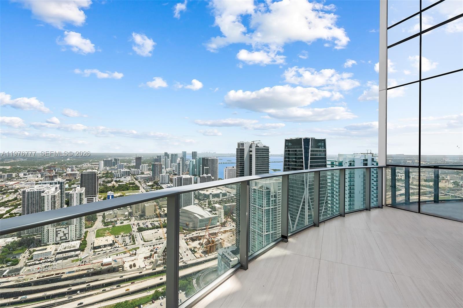 PARAMOUNT MIAMI WORLDCENT - Residential Lease