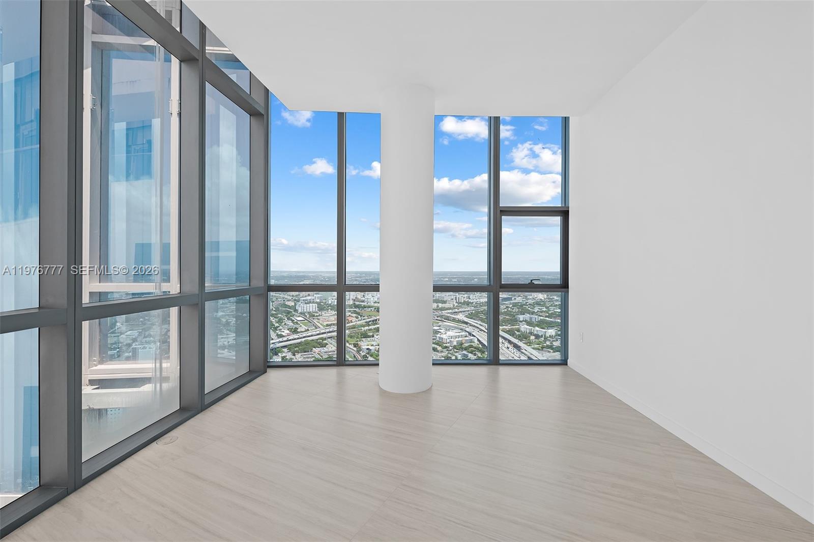 PARAMOUNT MIAMI WORLDCENT - Residential Lease