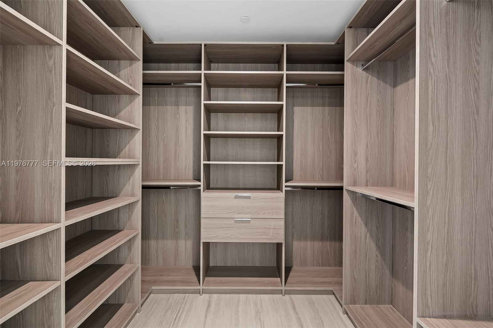 PARAMOUNT MIAMI WORLDCENT - Residential Lease