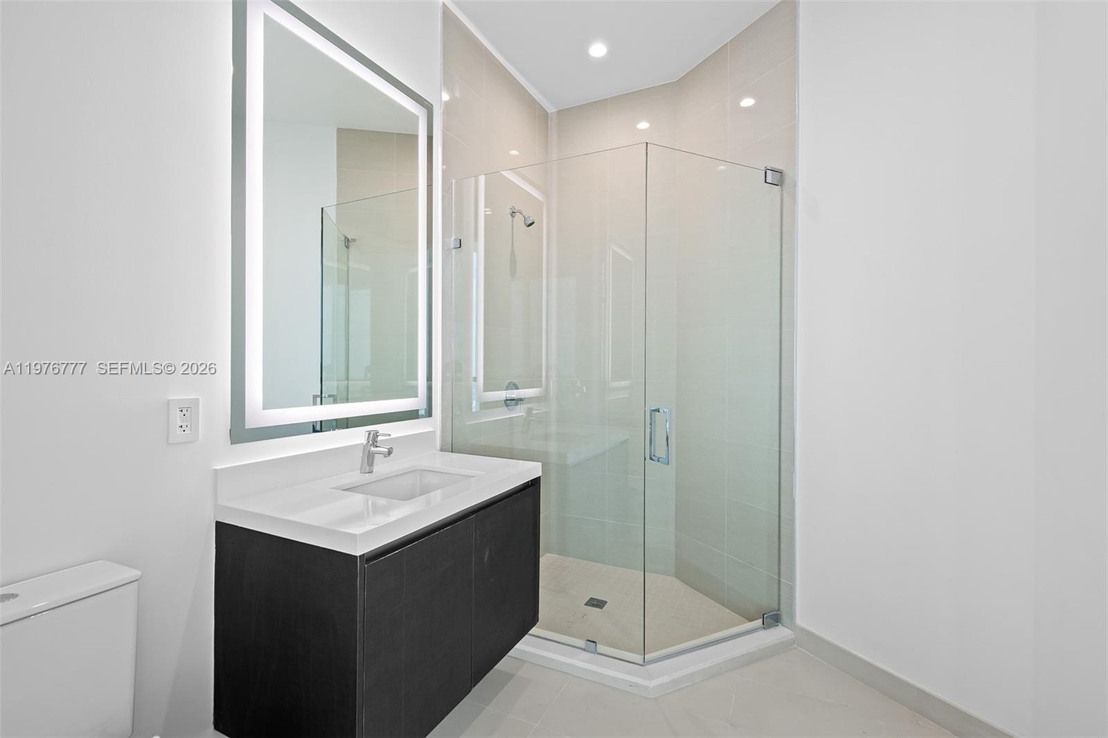 PARAMOUNT MIAMI WORLDCENT - Residential Lease