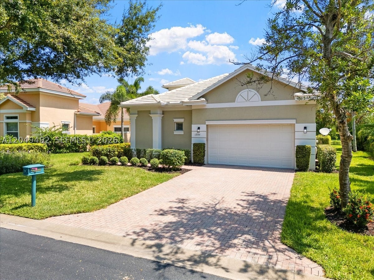 1254 River Reach Dr, Vero Beach, FL, 32967/$599,000 2 1254 River Reach Dr