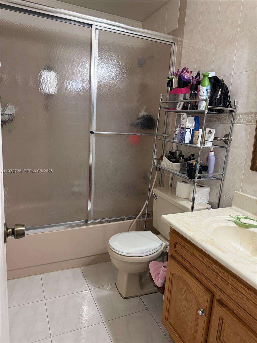 SAN SEBASTIAN TWNHSES - Residential