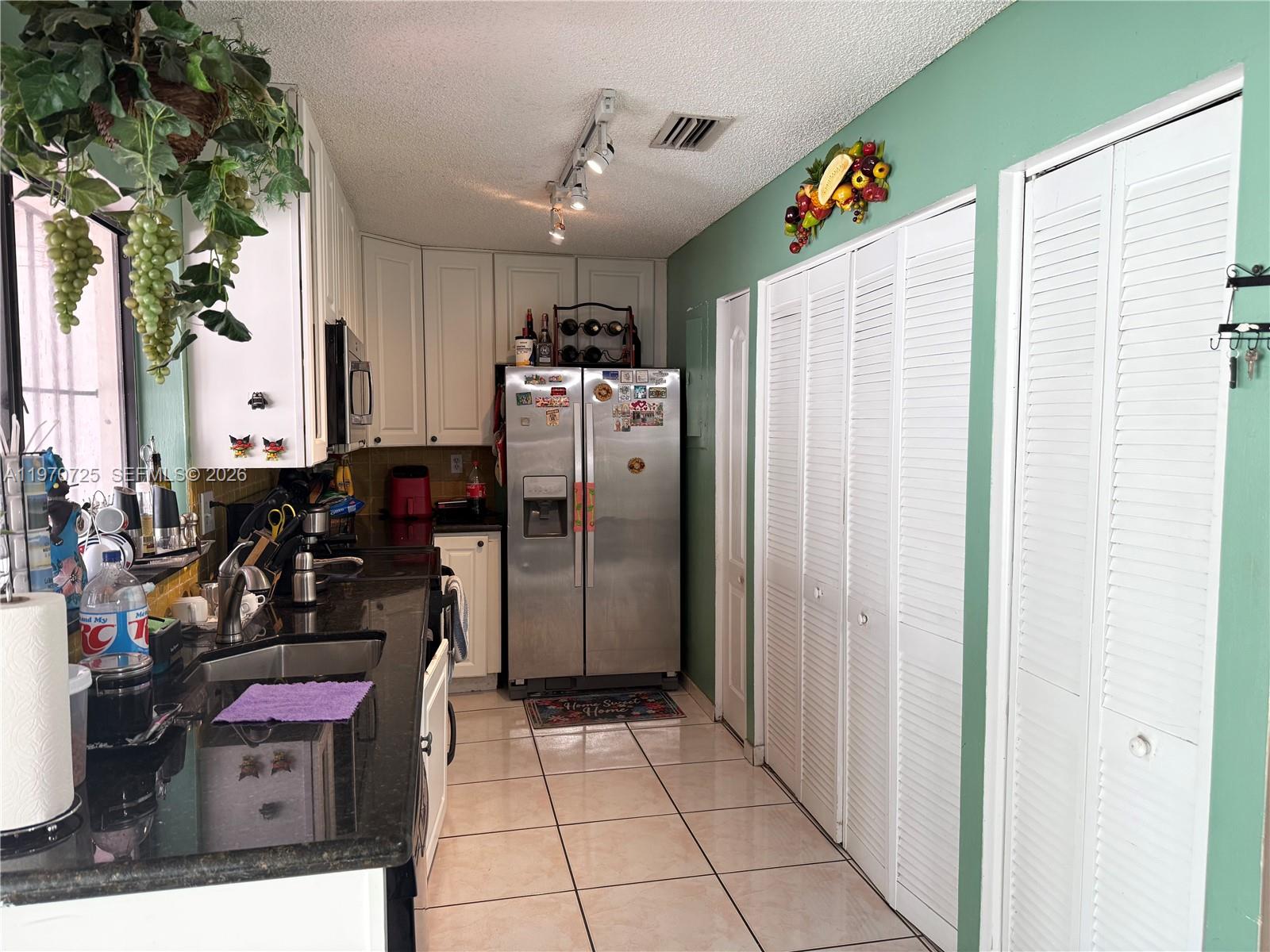 SAN SEBASTIAN TWNHSES - Residential