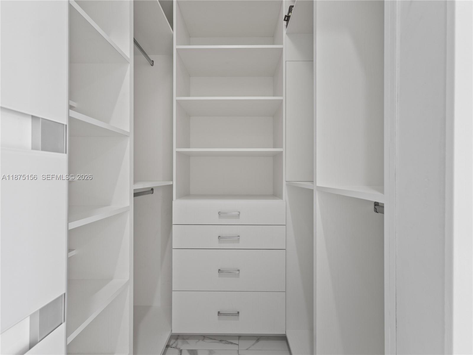 MIA ESTATES - Residential