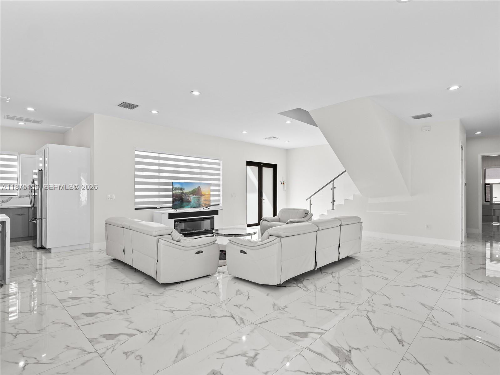 MIA ESTATES - Residential