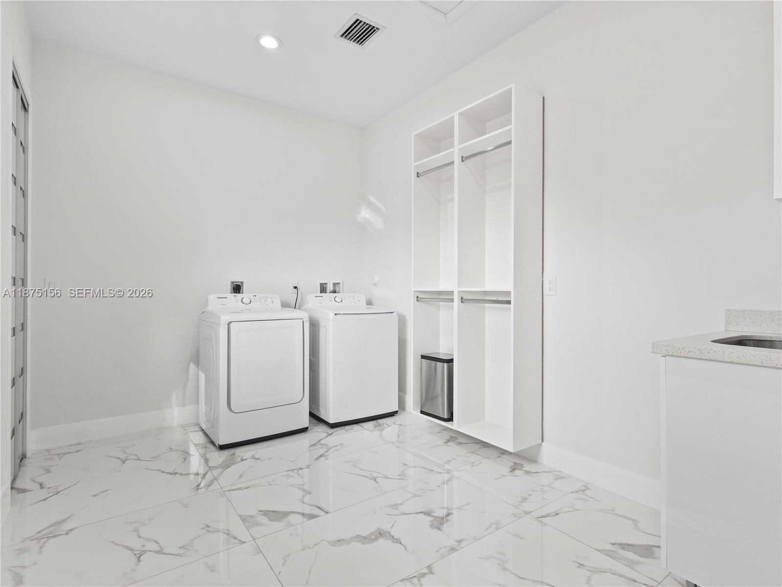 MIA ESTATES - Residential