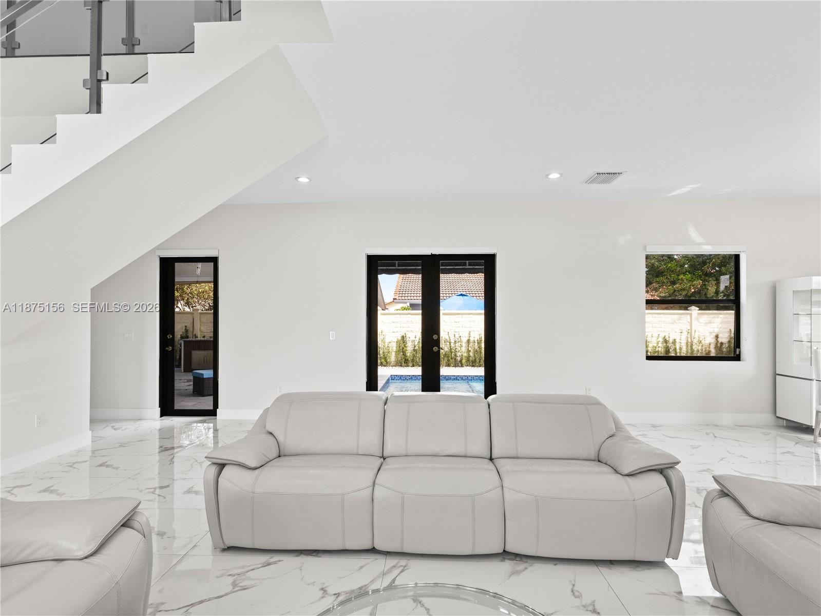 MIA ESTATES - Residential