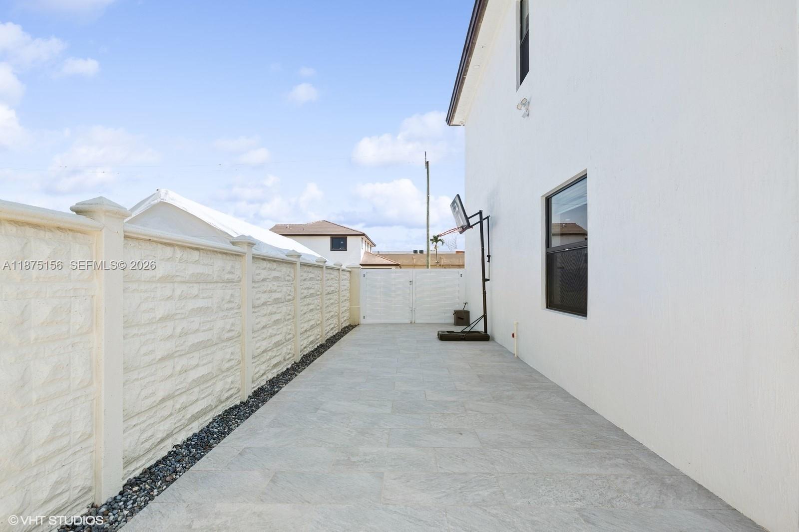 MIA ESTATES - Residential