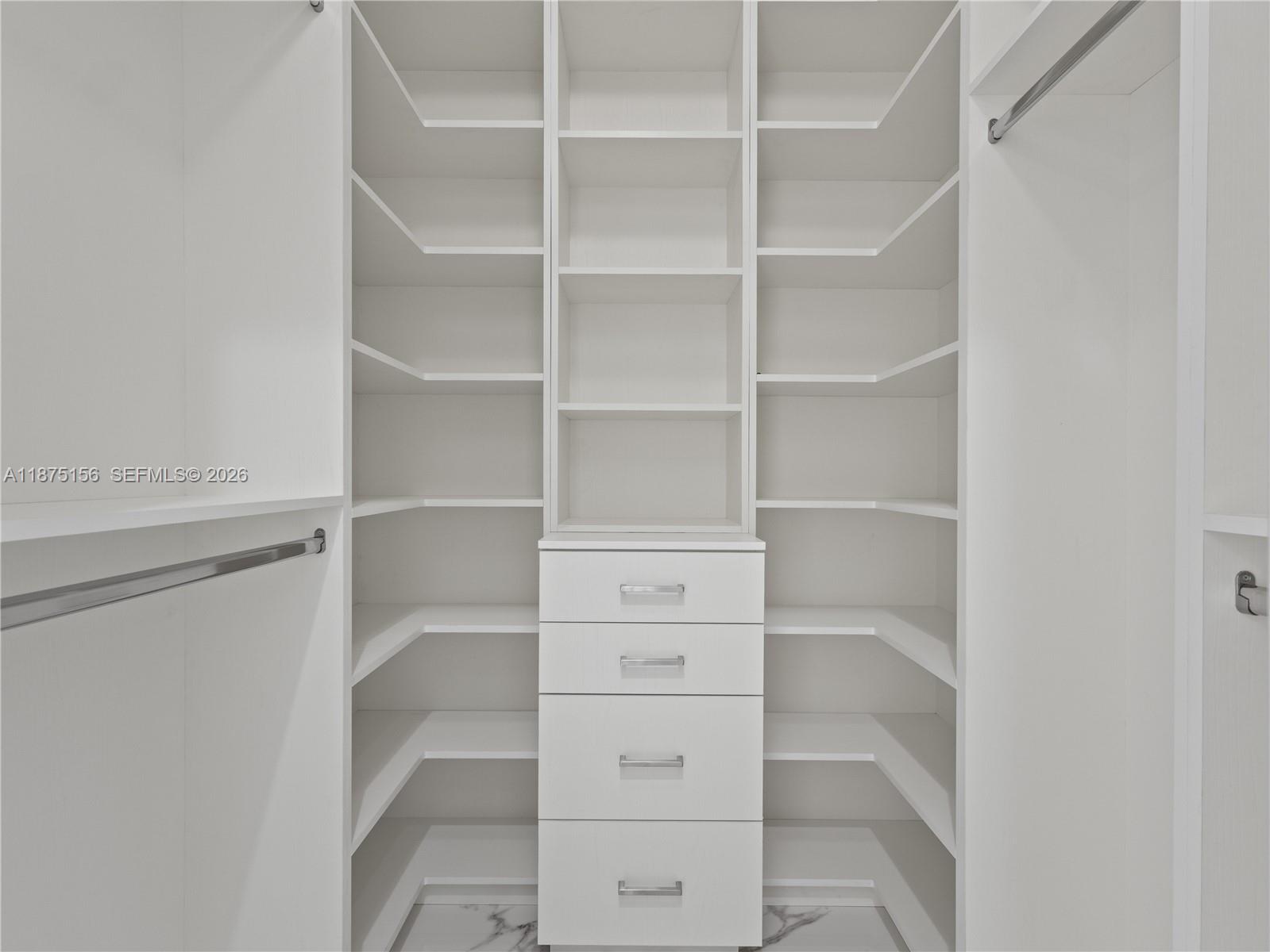 MIA ESTATES - Residential