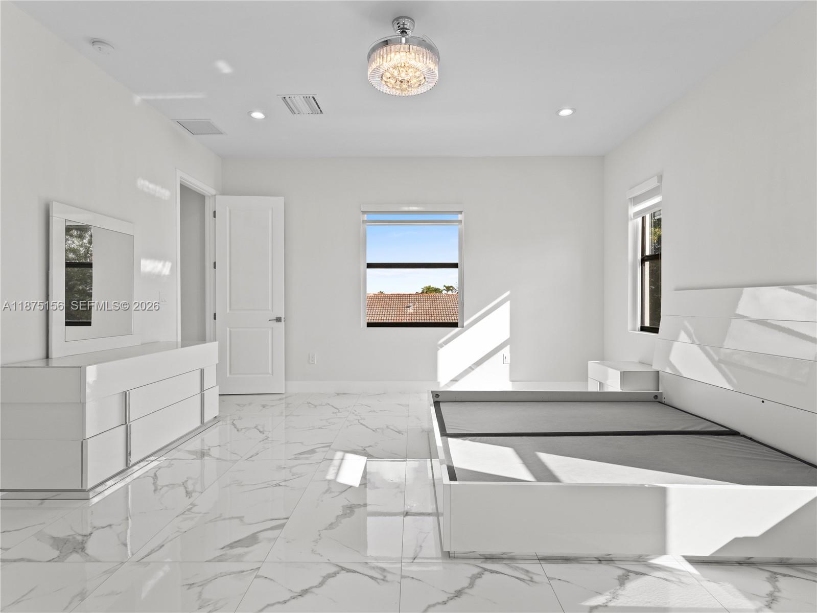 MIA ESTATES - Residential