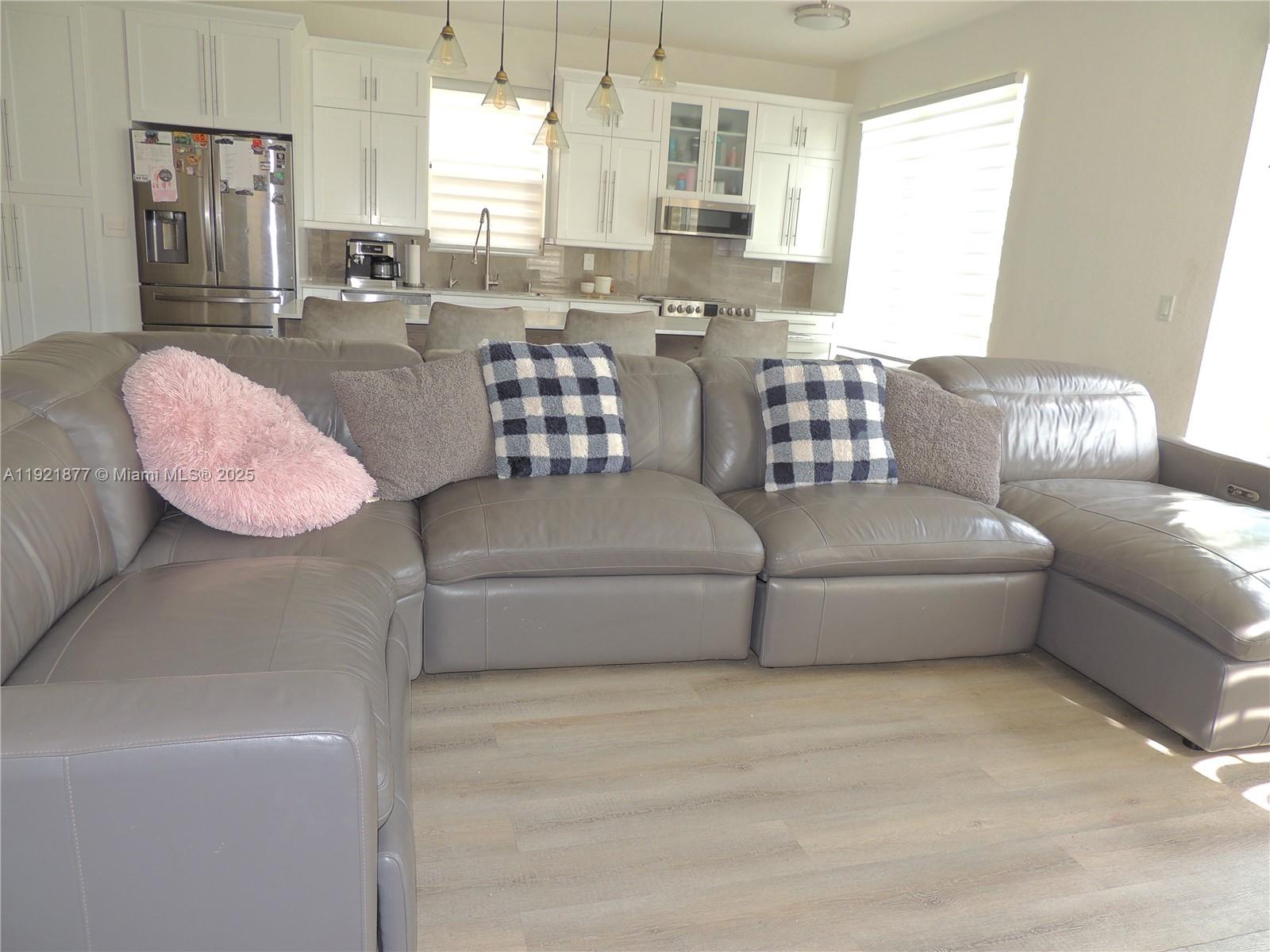 PORTOFINO POINTE - Residential