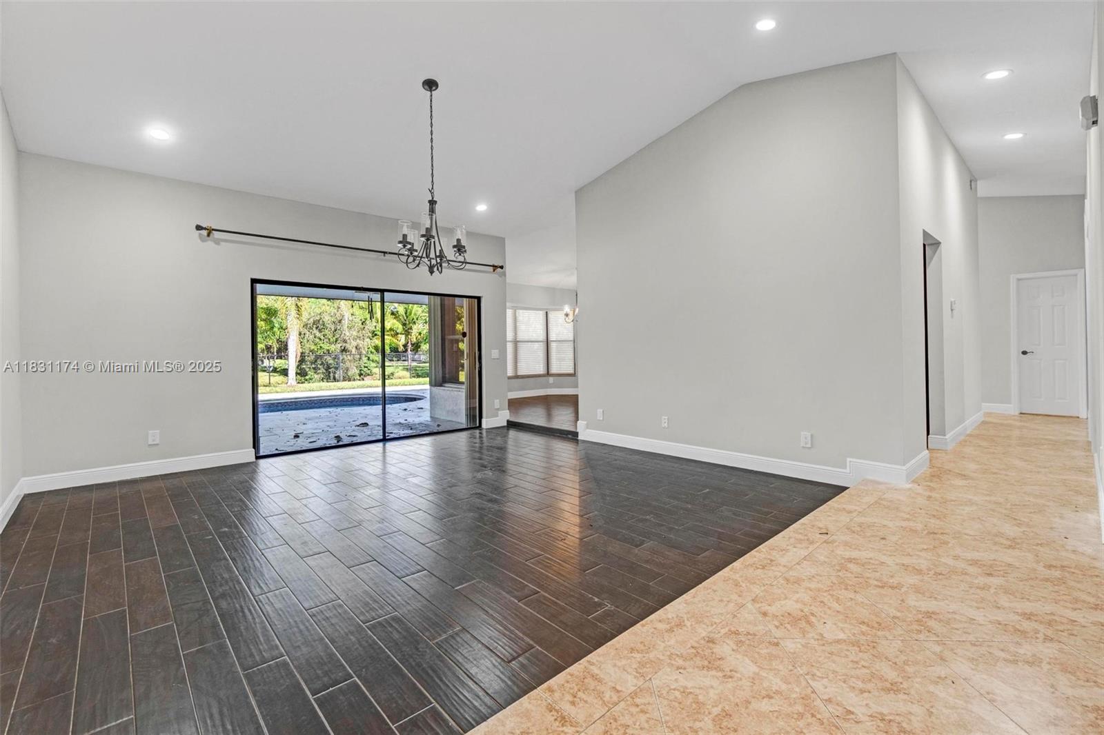5621 Carriage Ln