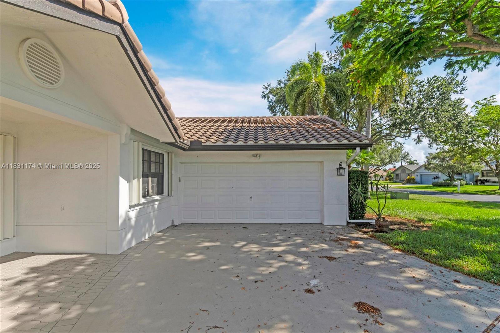 5621 Carriage Ln