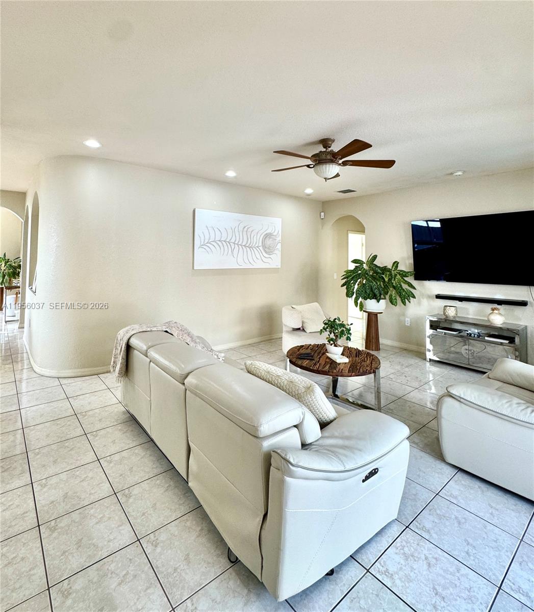 A B AT TAMIAMI TRAIL PHAS - Residential