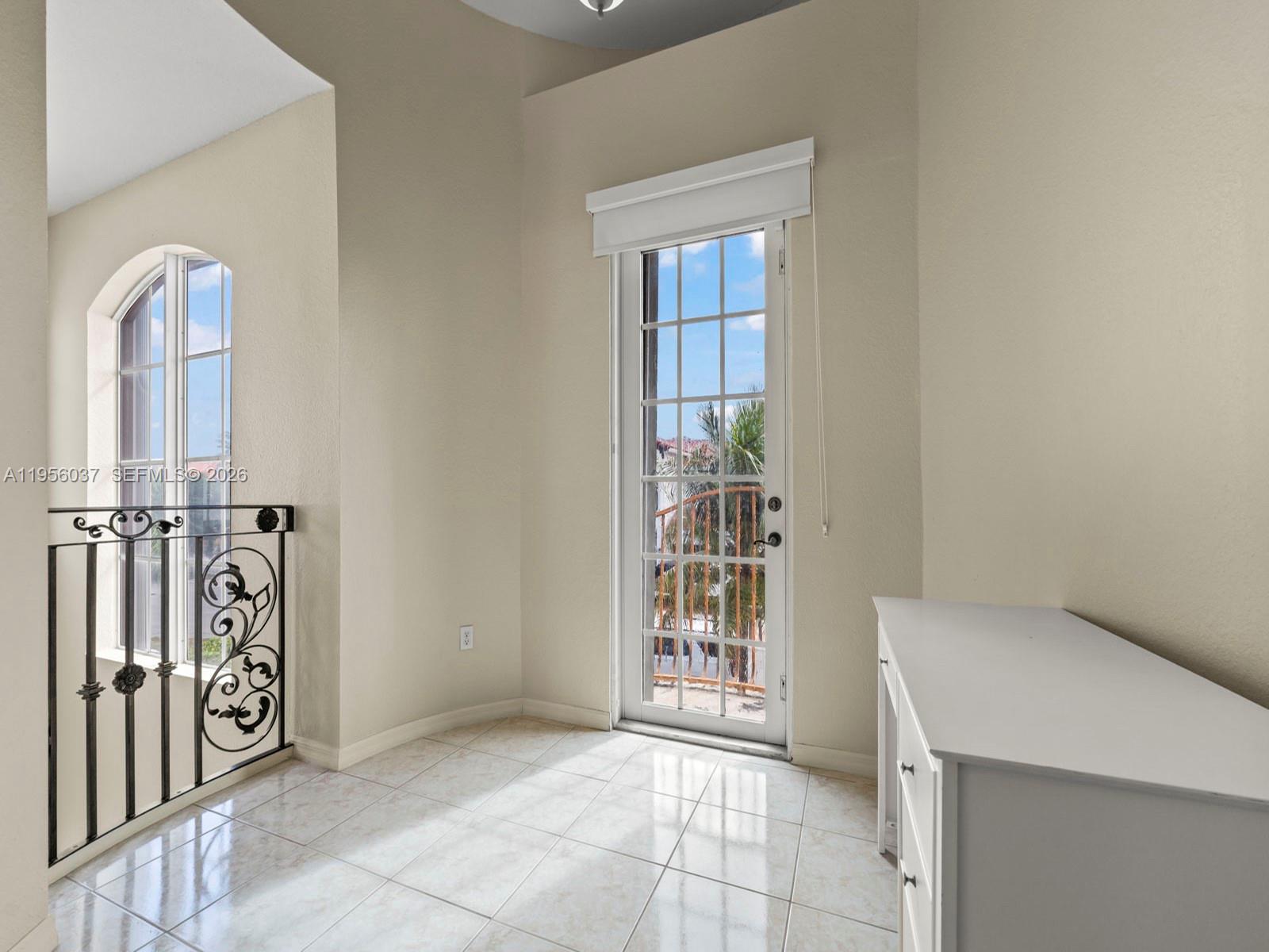 A B AT TAMIAMI TRAIL PHAS - Residential