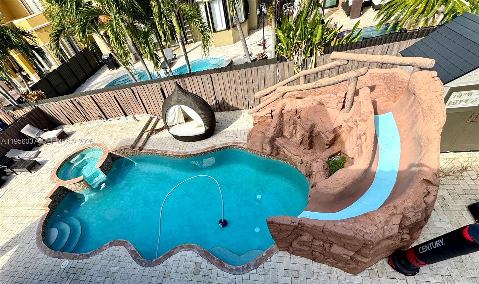 A B AT TAMIAMI TRAIL PHAS - Residential