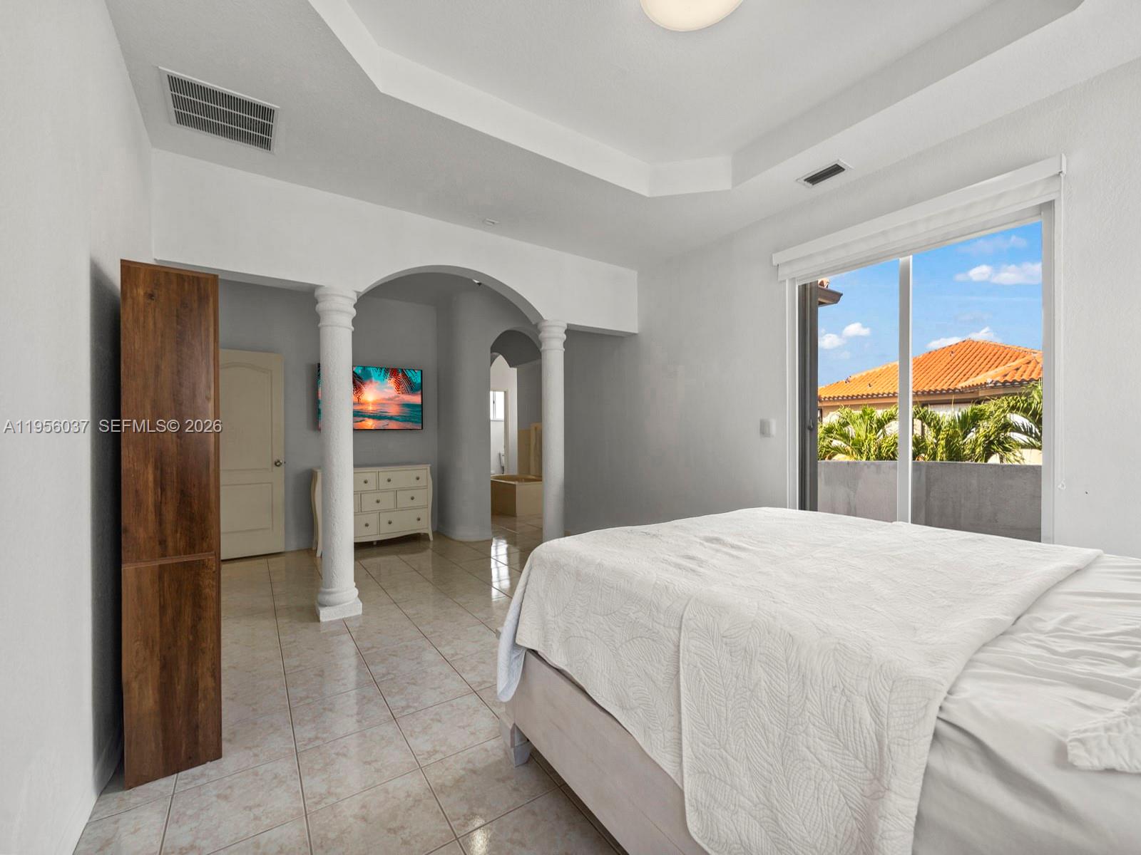 A B AT TAMIAMI TRAIL PHAS - Residential