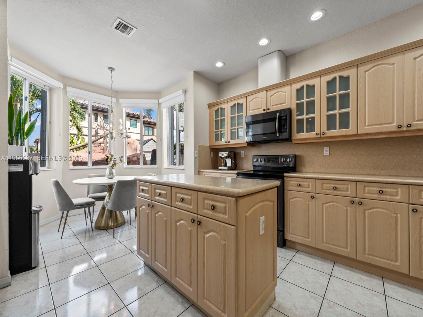 A B AT TAMIAMI TRAIL PHAS - Residential